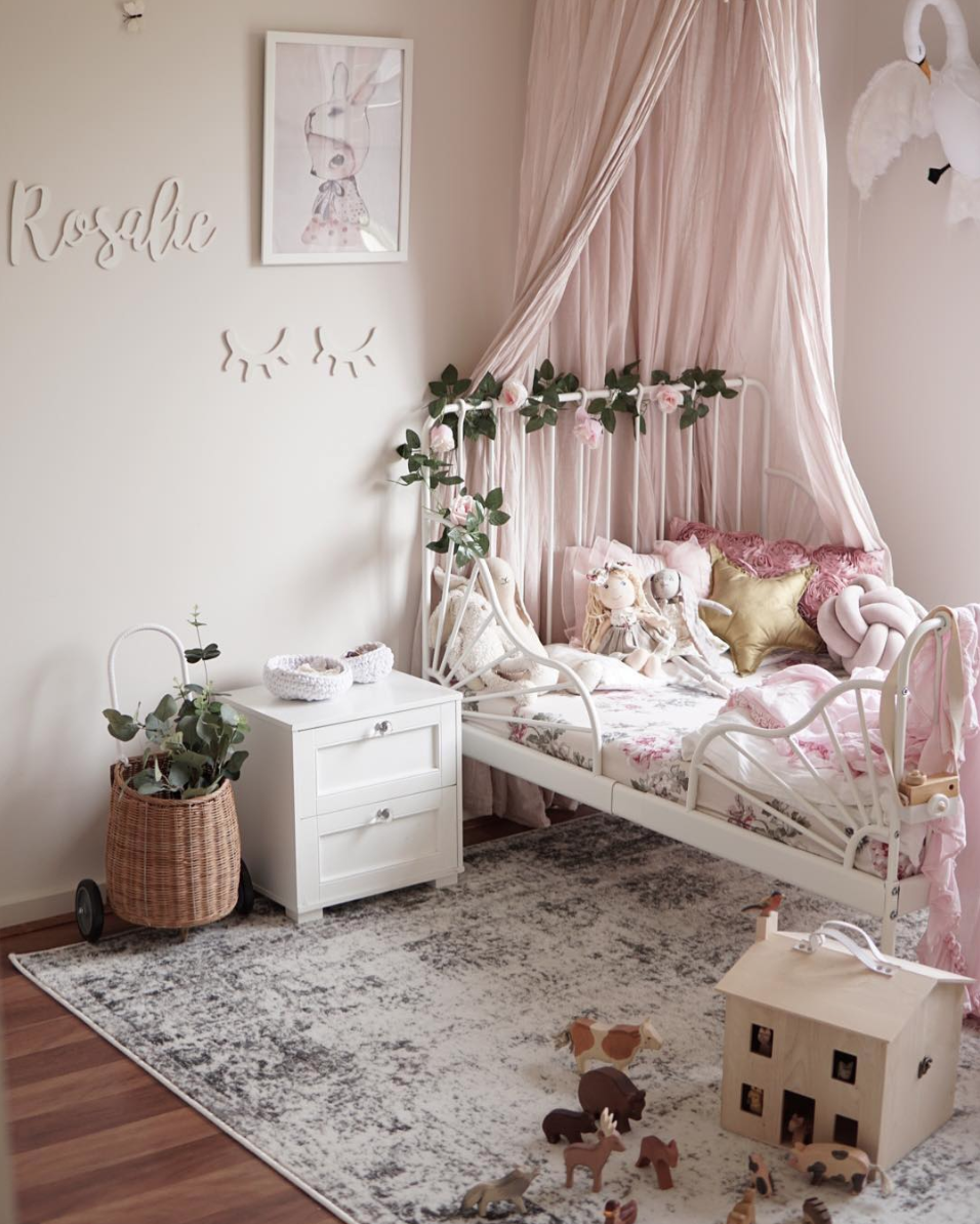 20-Adorably-Cute-Bedroom-Ideas-for-Little-Girls-9