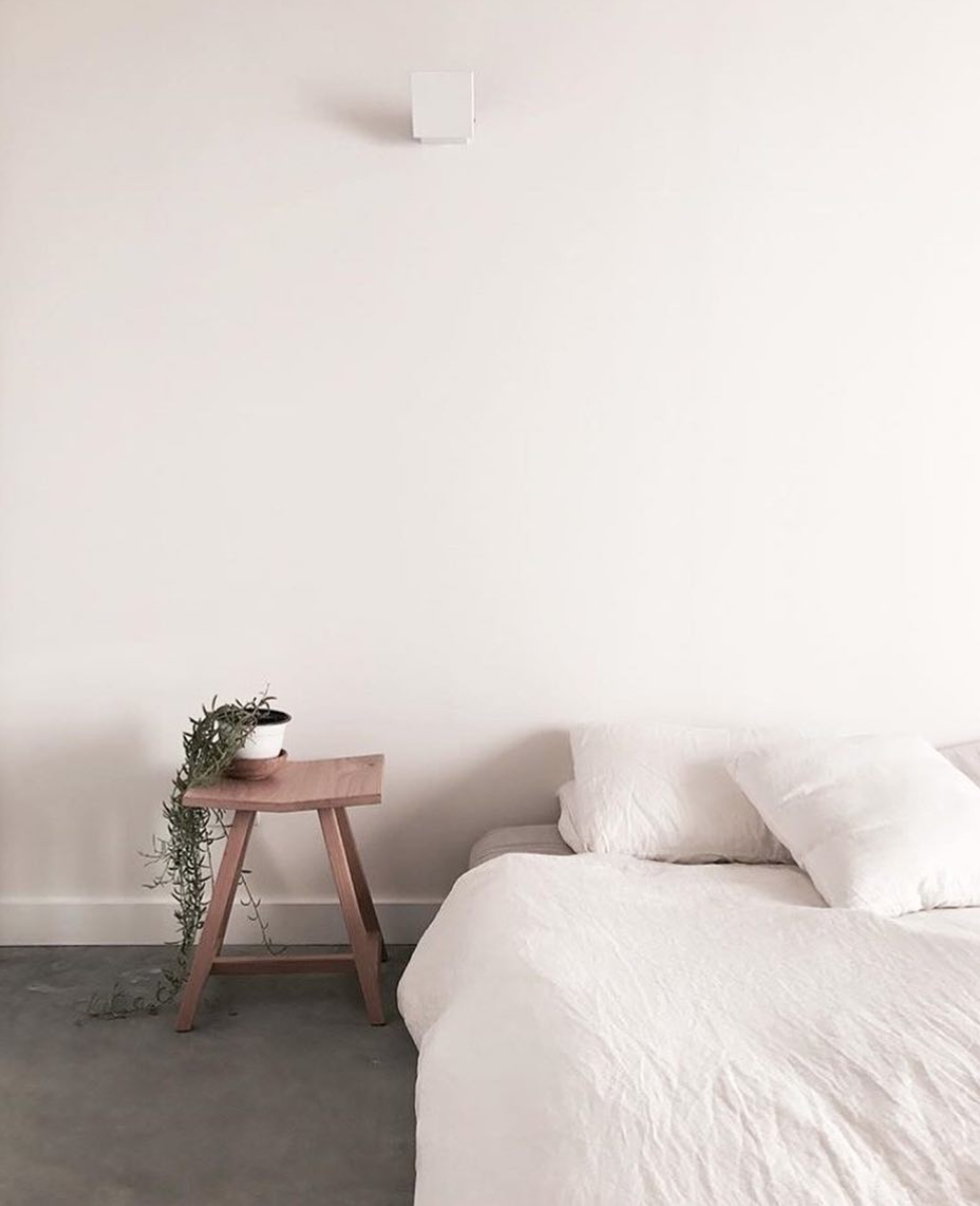 Minimalist Bedroom Ideas : Simple Suggestions for Paired Down Style